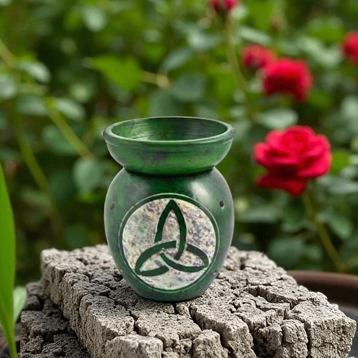 Diffuseur d'huile essentielle en pierre à savon  (Triquetra)